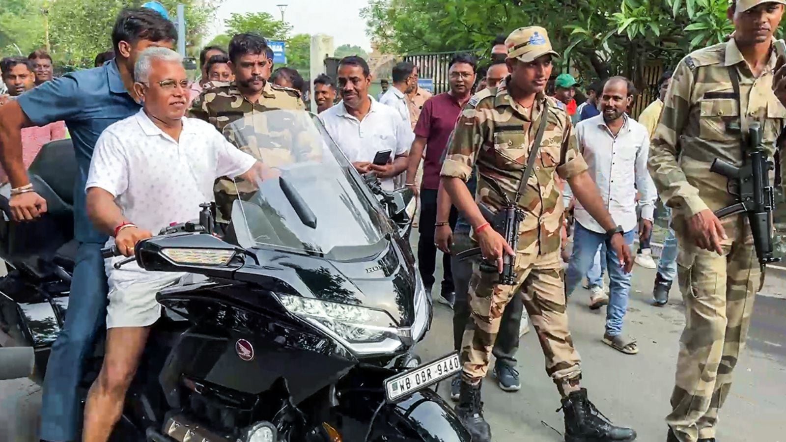 On fast lane, Dilip Ghosh rides superbike without a helmet, some in awe, others criticise