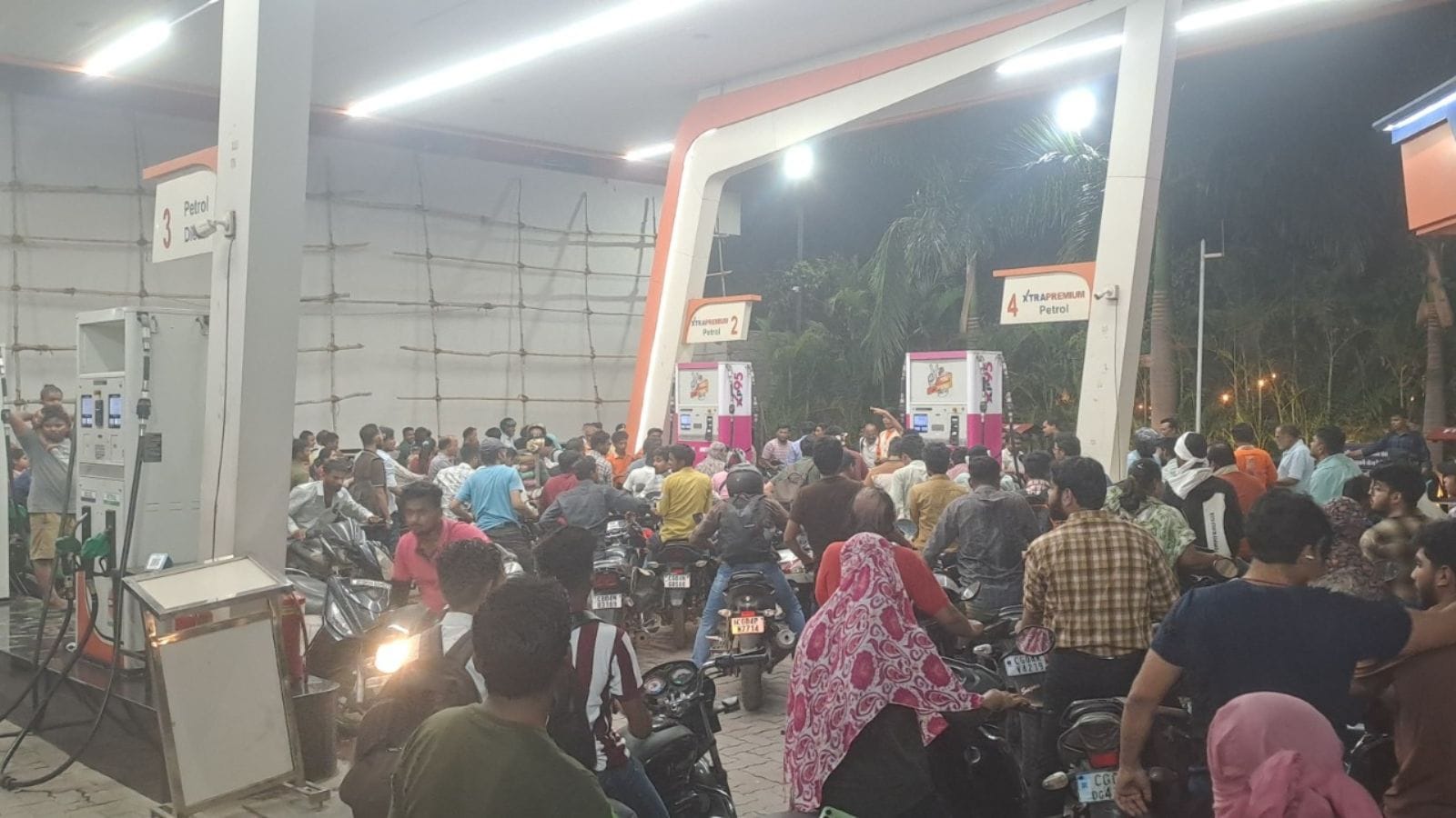 Rs 300 limit on petrol for 2-wheelers: In Chhattisgarh’s Gariaband, Collector moves to stop panic buying
