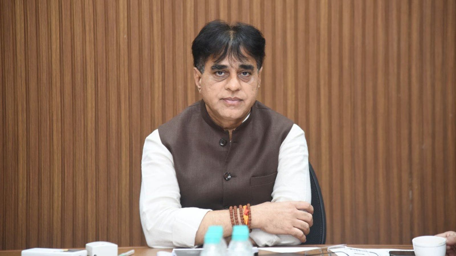 indianexpress.com - Express News Service - Days after health minister's visit, medical superintendent of Surat hospital transferred over 'unhygienic conditions'