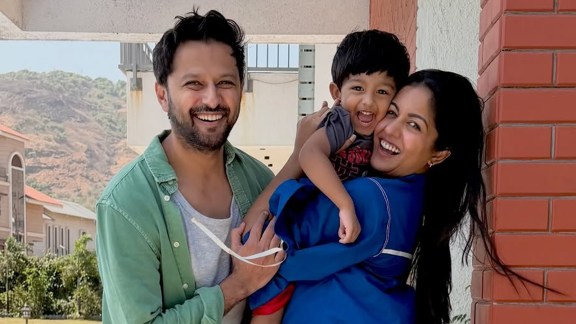 Actors Ishita and Vatsal open up about using screens during travel and illness while warning against the addictive nature of fast-paced cartoons