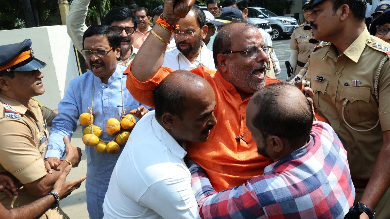 Farmers, Opposition leaders detained during march to Maharashtra CM’s residence