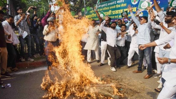 Members of the Socialist Students Association of India (SSAI) burn the effigy to protest against the alleged NEET paper leak, in Patna on Wednesday.