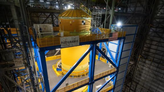 The SLS core stage itself is enormous, standing about 212 feet tall and housing the rocket’s four main engines. (Image: Nasa)