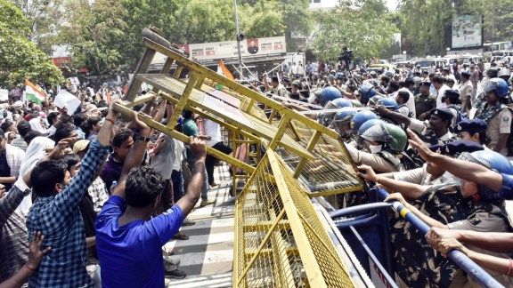 bihar Teacher Recruitment Examination, Police lathicharge protesting teaching job aspirants, Bihar Public Service Commission, protesting teaching job aspirants lathicharged, patna job aspirants lathicharged, job aspirants lathicharged, teacher recruitment notification, Indian express news, current affairs