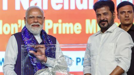 In his speech held at HICC in Hyderabad, he said that Telangana greatly benefited from central government projects and that the state would develop along with the country.