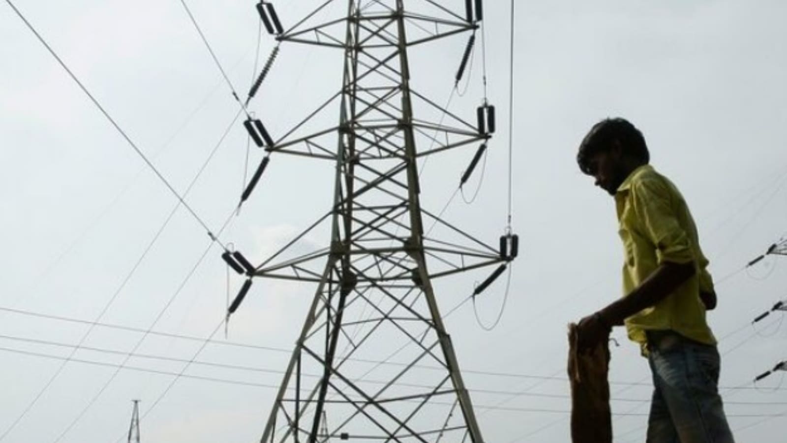 Grid strains to meet peak daytime power demand; government says conserve