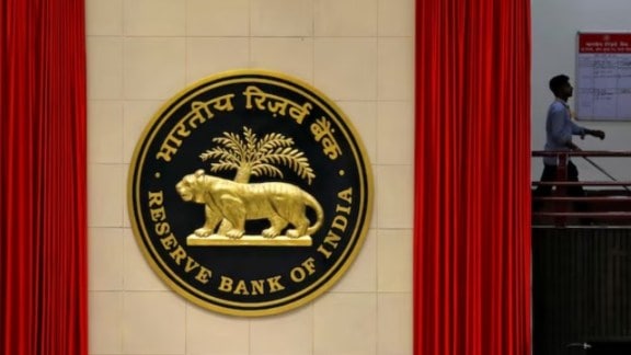 To attract foreign investors, Govt considers cut in withholding tax