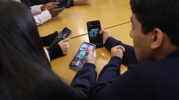 British doctors warn of the growing impact of social media on children’s health amid calls for tighter restrictions. (Image: Reuters)