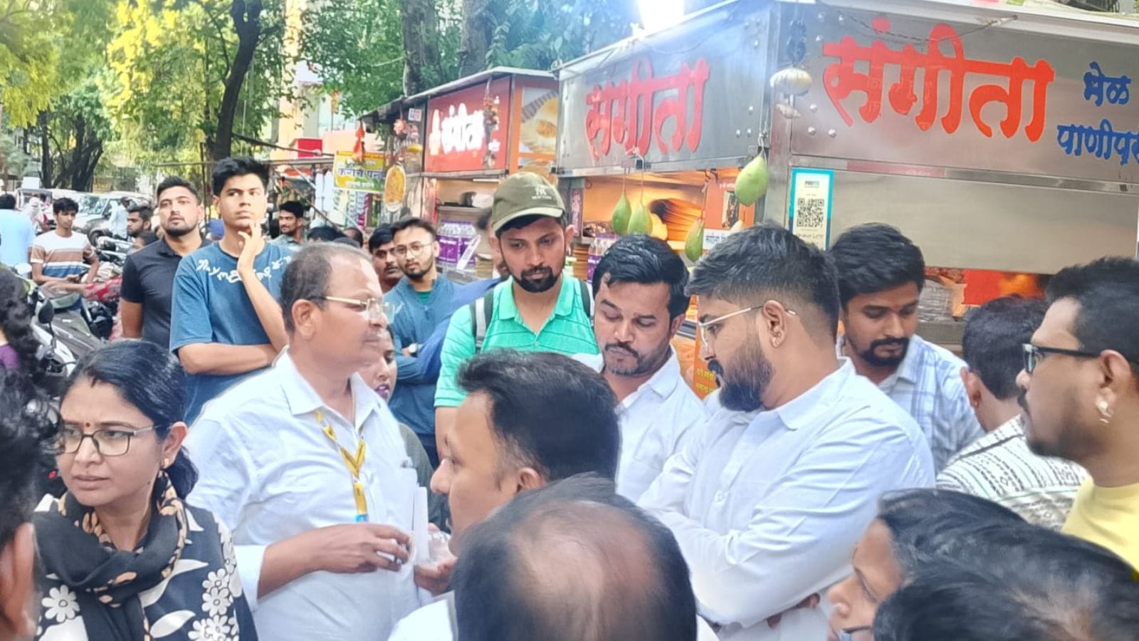 ‘Want to walk without fearing being run over’: Residents raise concerns over encroached footpaths near Pune’s Kamala Nehru Park
