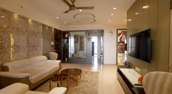 Samarth Jurel's flat. (Photo: Farah Khan/YouTube)