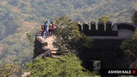 Pune engineer found dead, sinhagad fort,