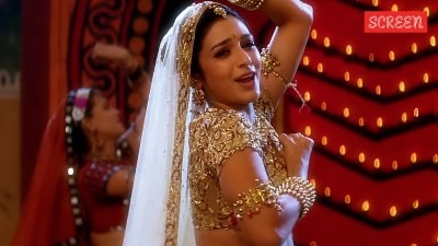 Tabu gifted gold jewellery to Saroj Khan after Thakshak's Rang De