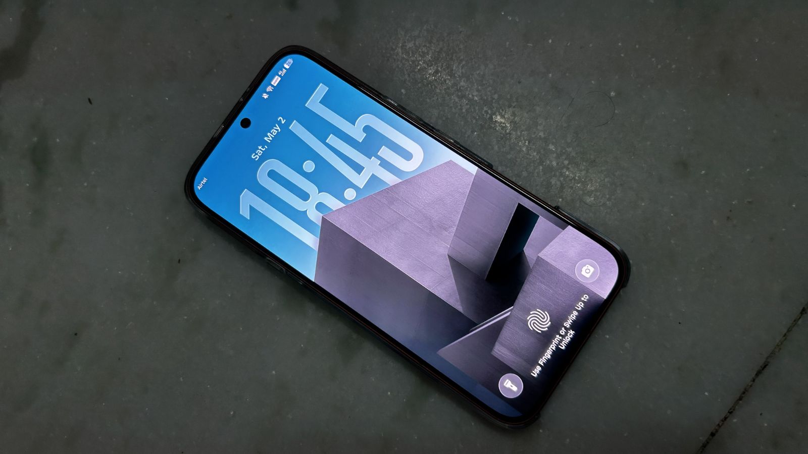 The dispaly features a 4,500 nits peak brightness, which makes screen visible bright as day even under direct sunlight. (Image: Ajay Hanje/ The Indian Express)