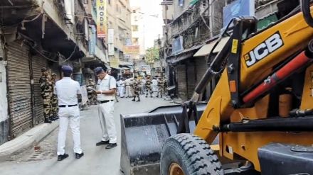 Soon after CM Adhikari's announcement, authorities have brought in JCB to initiate the demolition process.at Tiljala in Kolkata (Express photo)