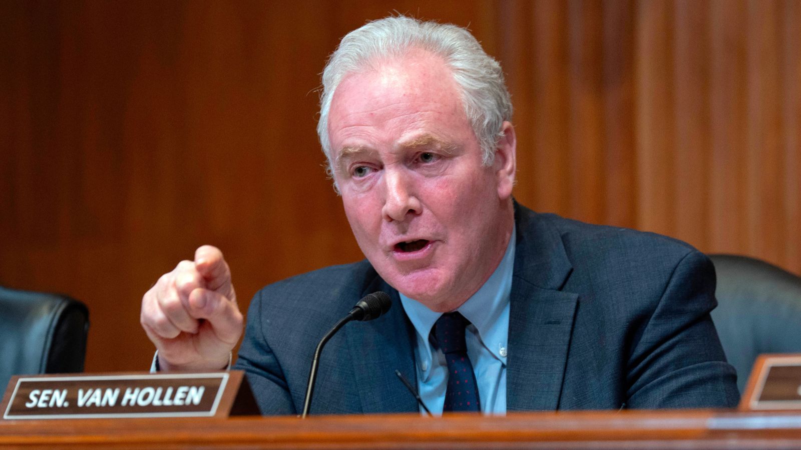 The US Iran Deal Theater and Why Both Parties Want You Distracted