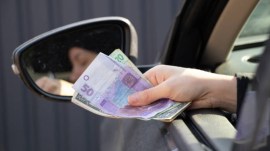 Uber driver returns Rs 10000