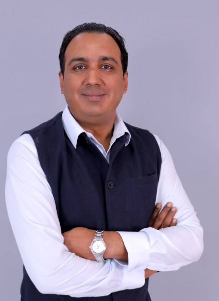 मोटोरोला इंडिया के प्रबंध निदेशक टीएम नरसिम्हन का कहना है कि मेमोरी चिप की बढ़ती कीमतों के कारण सभी सेगमेंट में स्मार्टफोन की कीमतें बढ़ रही हैं। (छवि: मोटोरोला)