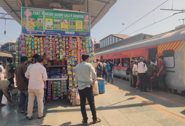 Vada pav stall at Dadar Station. (Express Photo By Ganesh Shirsekar)
