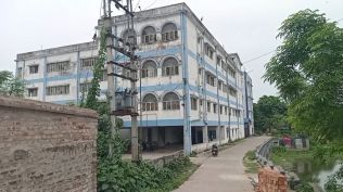A government building meant for training of Self Help Groups in Chandan park area in English Bazar town in Malda has been chosen.
