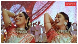 Madhuri Dixit was four months pregnant in "Dola Re Dola" from Devdas.