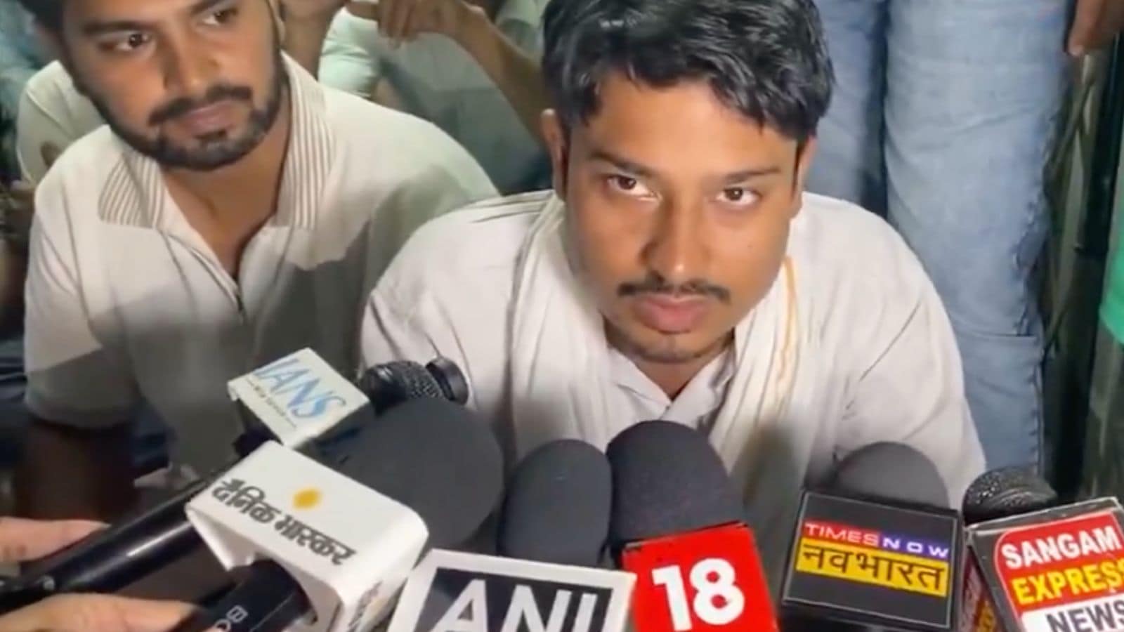 Suspended junior engineer scales 40-ft tower, alleges unfair action, seeks probe into fatal lineman accident