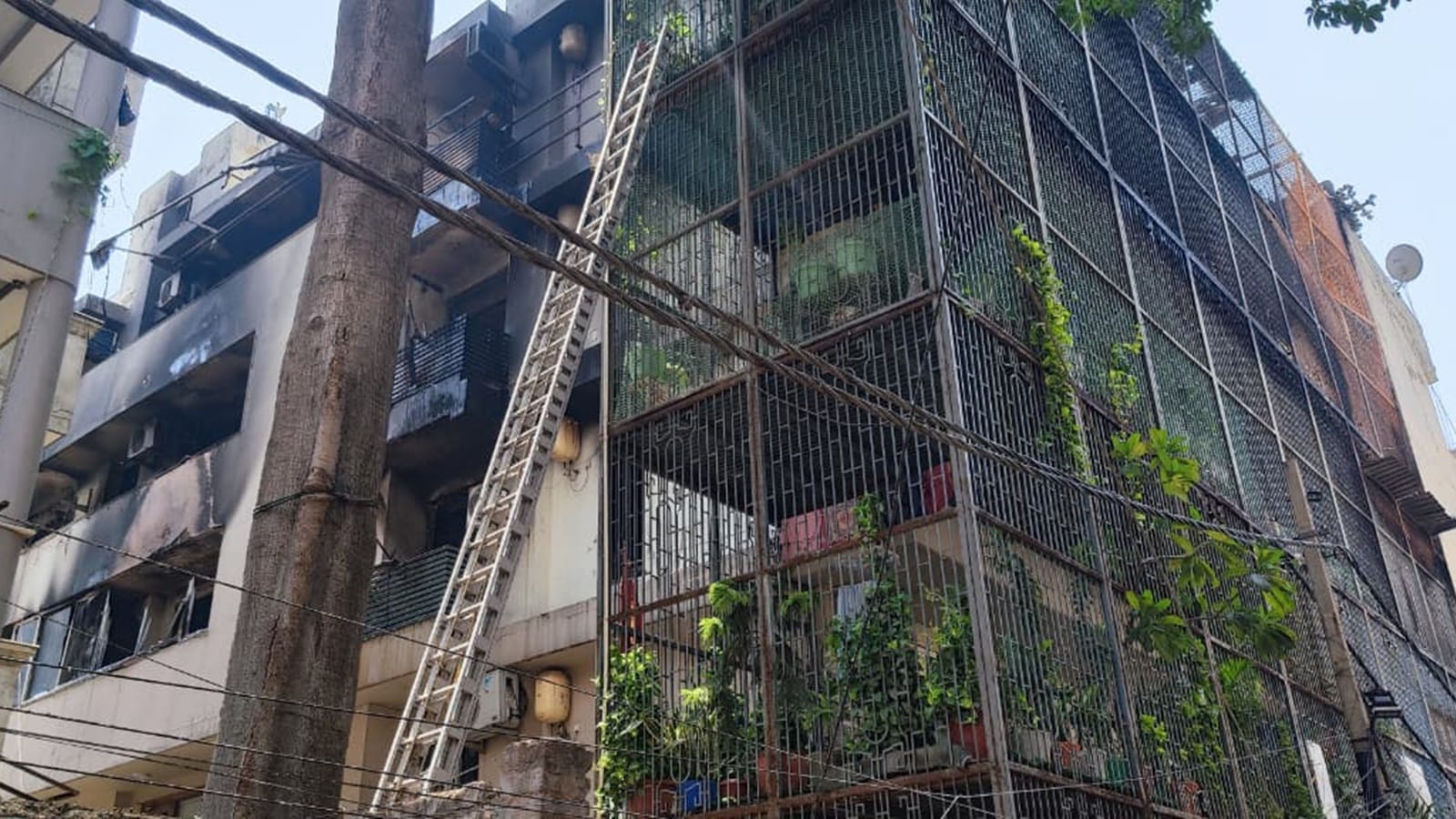 fire in vivek vihar
