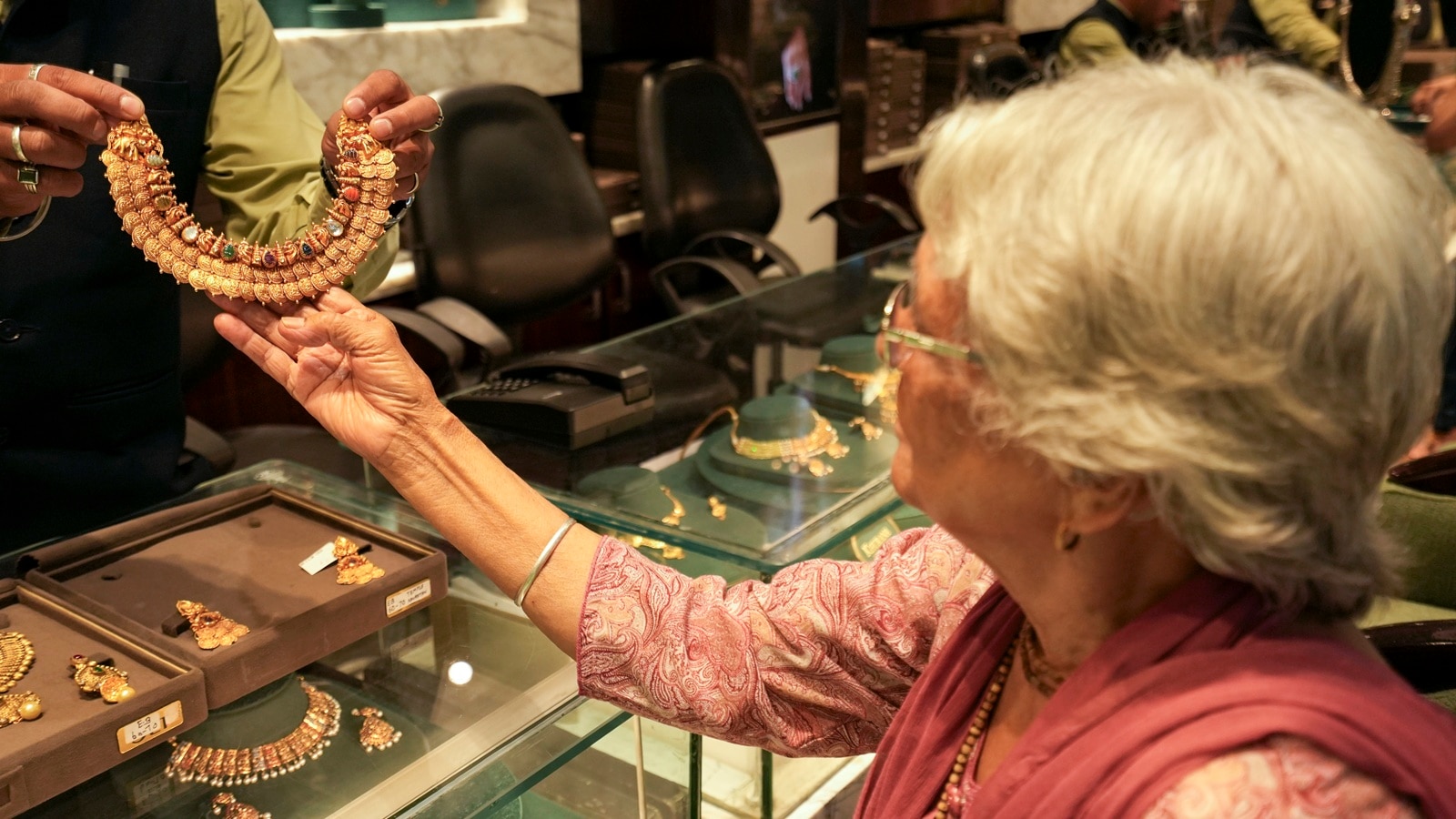 Why Every Indian Buying Gold in Dubai Right Now is Playing a Risky Game