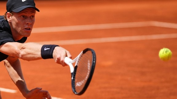 Italy's Jannik Sinner returns the ball to Andrey Rublev, during their match at the Italian Open tennis tournament in Rome, Thursday, May 14, 2026. (AP Photo)