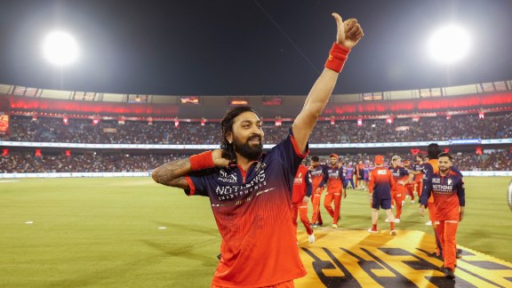 Krunal said the importance of the fixture at the business end of the season pushed him to continue despite physical discomfort. (CREIMAS)