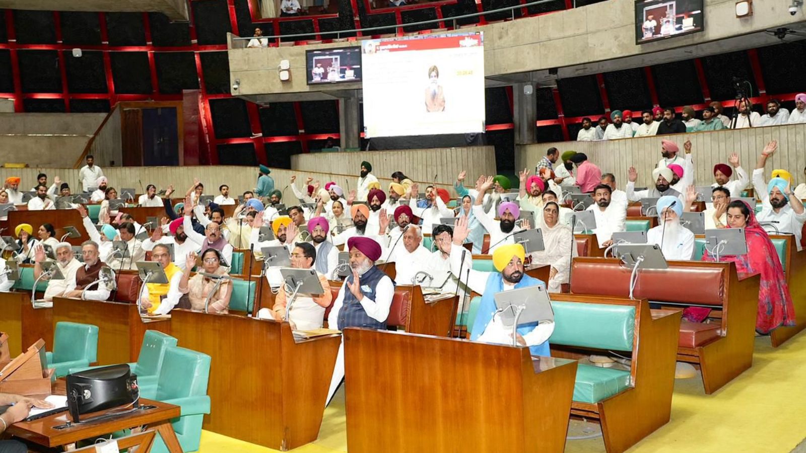 Mann govt’s May day gift to labourers: 15% hike in minimum wages