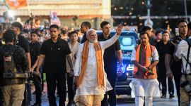 Arriving to thunderous cheers and applause, PM Modi came dressed in a traditional Bengali attire of white kurta, Gorod dhuti, a traditional Bengali lower garment made from high-quality, un-dyed, and natural mulberry silk, and an uttariyo (a traditional stole or scarf).