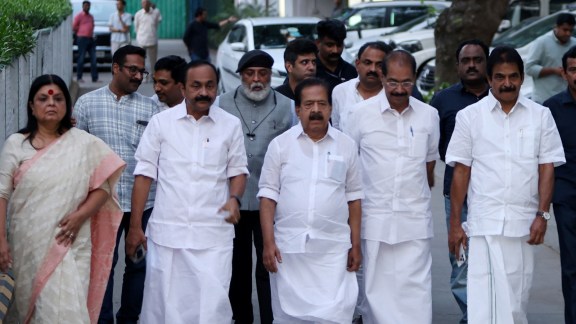 V D Satheesan, Rahul Gandhi, Kerala Chief Minister, K C Venugopal, Kerala Congress, workers rally behind V D Satheesan, Congress faces Kerala CM headache, Congress faces Kerala Chief Minister headache, Indian express news, current affairs