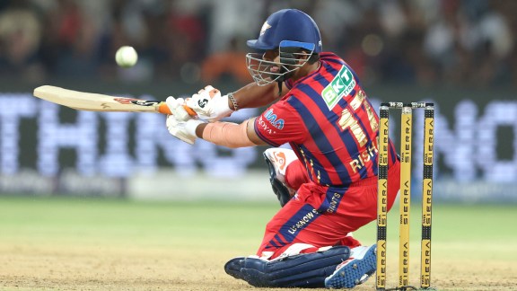 Rishabh Pant's bottom hand — left, for Pant — works against the flow of his top hand, crippling his white-ball game. (CREIMAS)