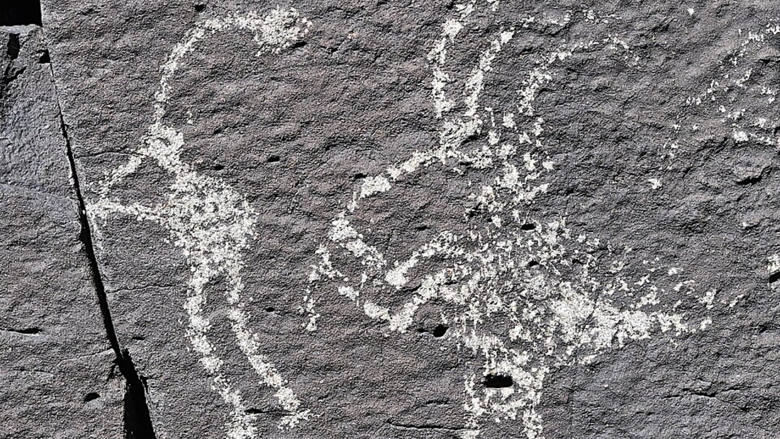 The most iconic petroglyphs around the world