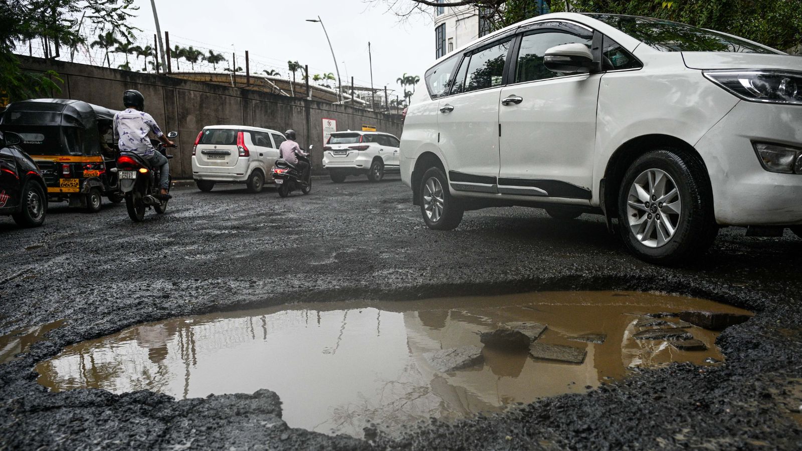 Delhi pothole repair plan