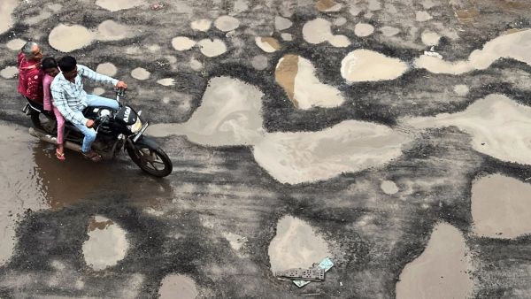 Delhi pothole repair plan