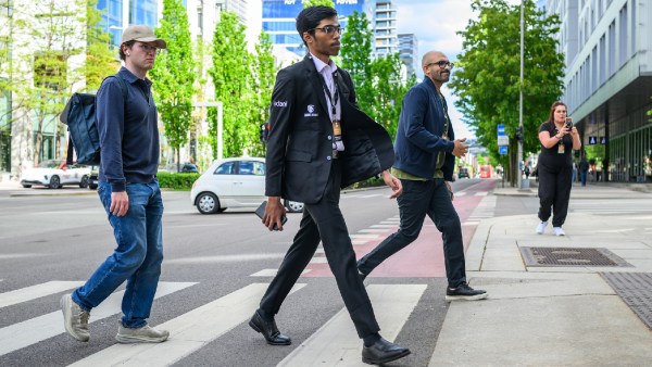 Praggnanandhaa and his coach, grandmaster Vaibhav Suri, arrive at Oslo's Deichman Bjørvika for the round 3 clash with Magnus Carlsen. (Photo: Michal Walusza/Norway Chess)