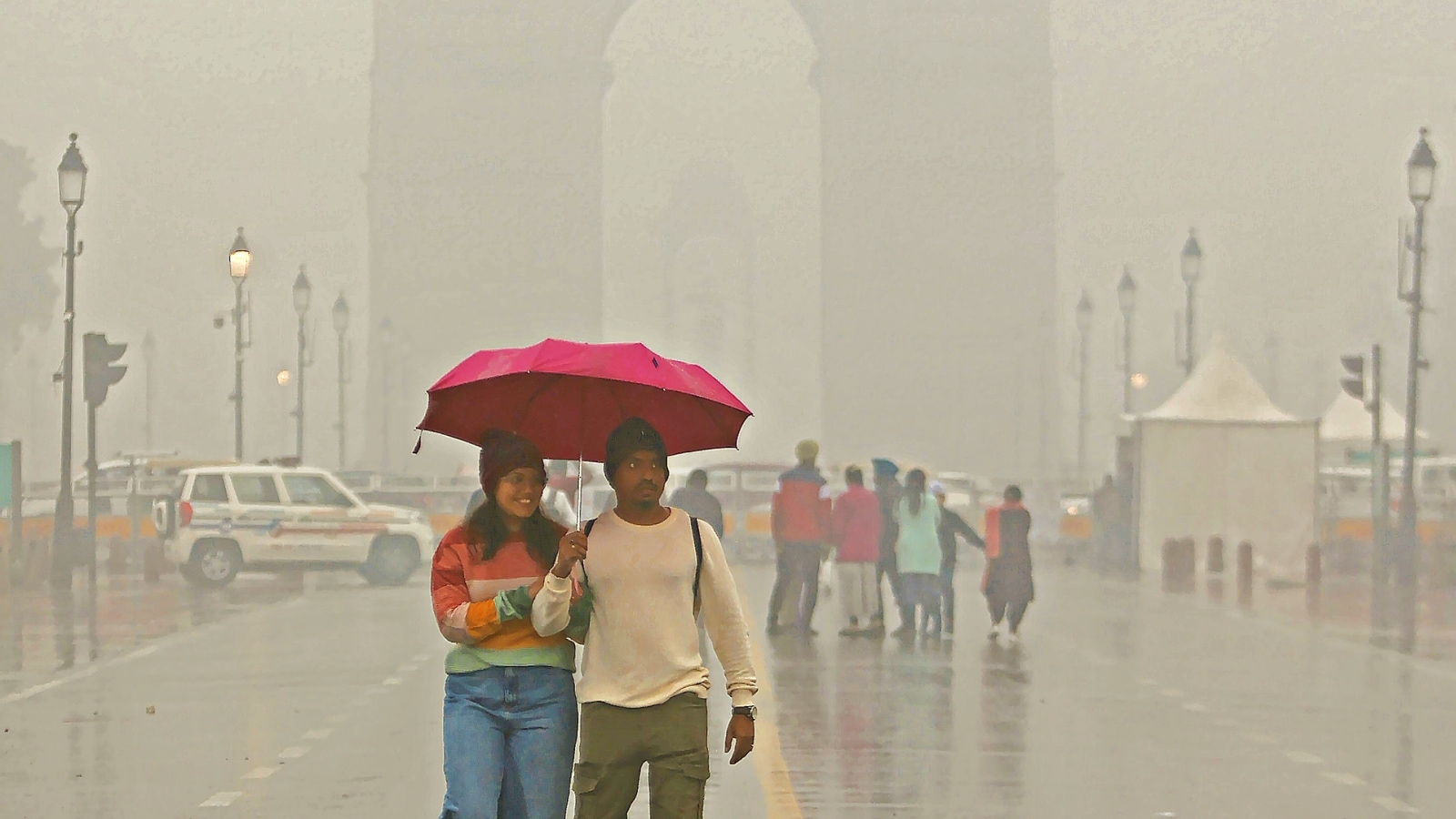 Rain lashes Delhi-NCR, AQI drops to lowest of the year