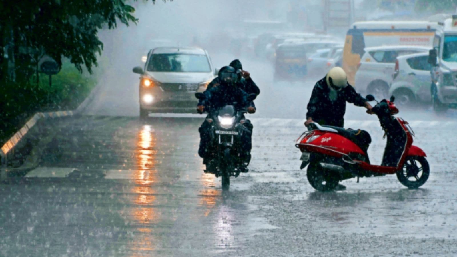 Storm-like activity, gusty winds sweep Mumbai, suburbs