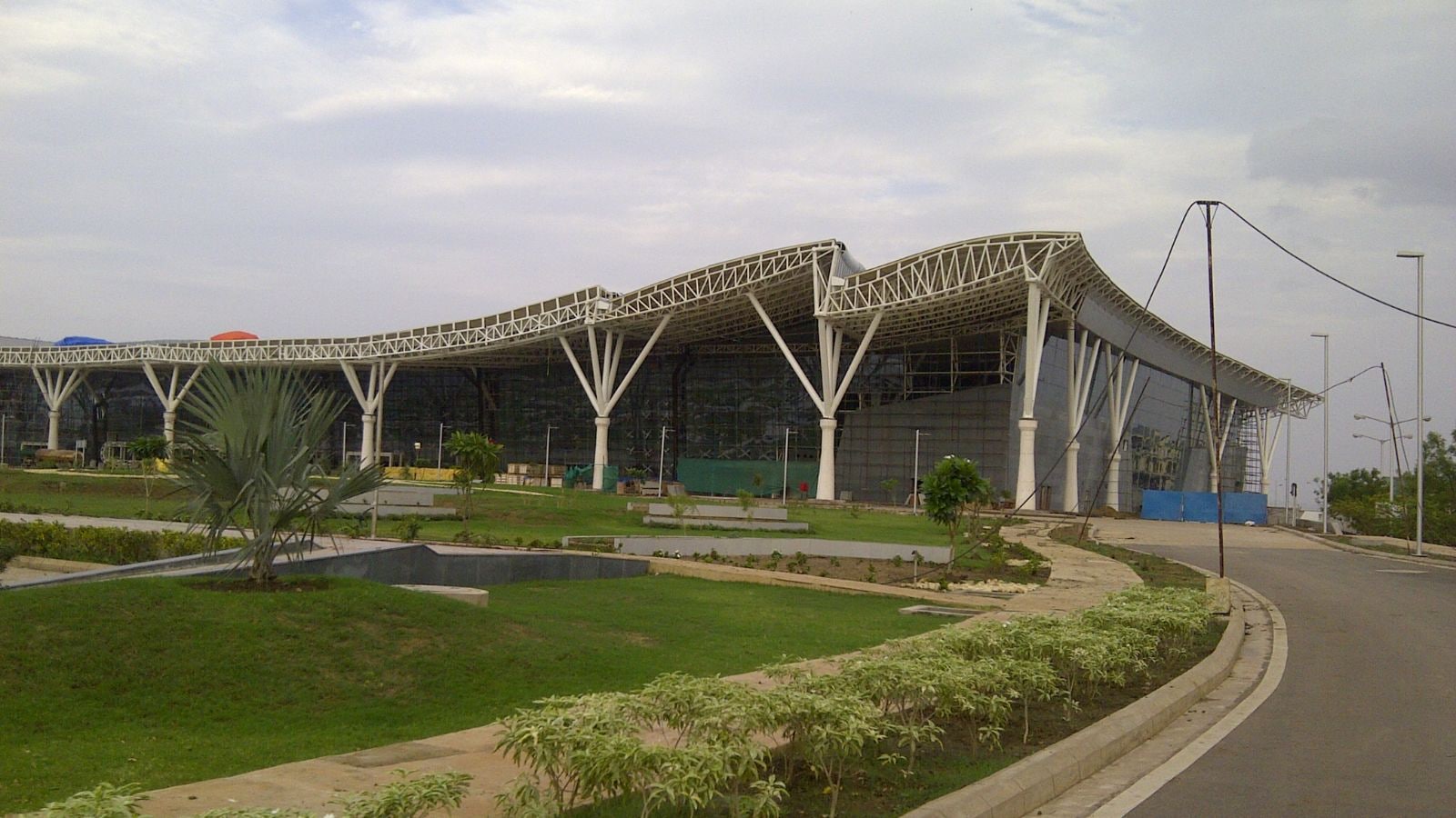 Dizzy from extreme heat, electrician falls to death from Raipur airport ceiling