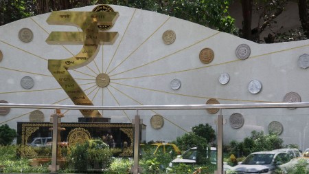 A Rupee symbol installation outside RBI HQ in Mumbai