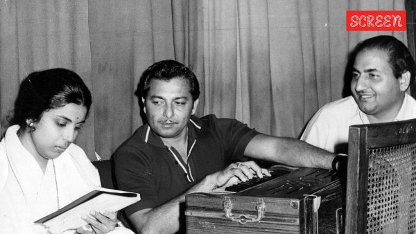 एक गाने की रिकॉर्डिंग में सुमन कल्याणपुर, मदन मोहन और मोहम्मद रफ़ी।