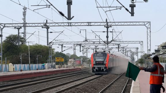 The trial run was conducted by the Testing Directorate of Research Designs and Standards Organization (RDSO). (Image: WCR/Photo enhanced with AI)