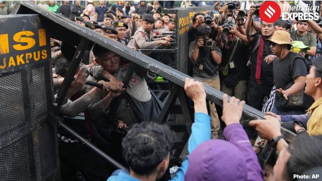 Authorities stopped many of them and also blocked streets leading to the presidential palace