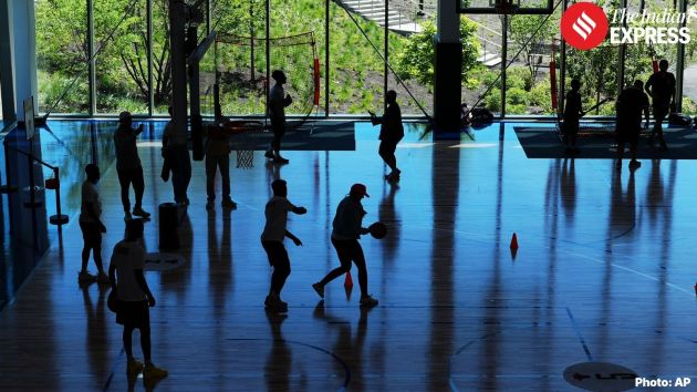 While public spaces include a branch of the Chicago Public Library, a playground and athletic center, basketball courts