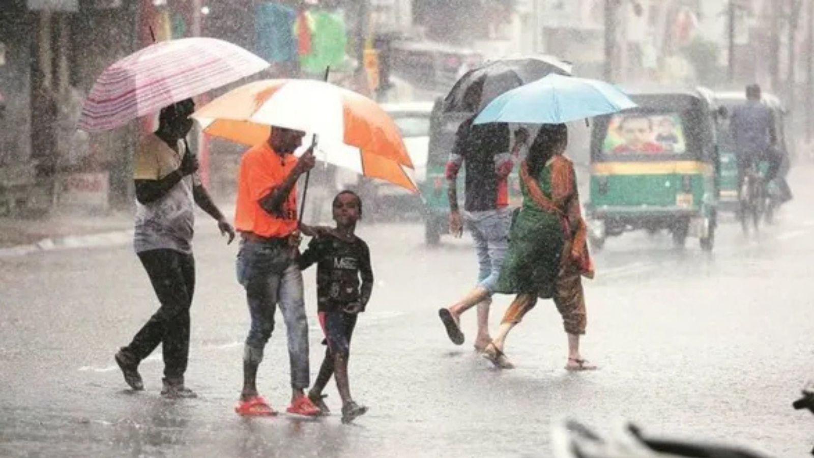 IMD Issues Yellow Alert for Mumbai, Thane, Raigad as Monsoon Showers Expected from Monday