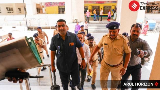 Following the warning, civic officials informed the police, prompting local police personnel and BDDS to rush to the premises