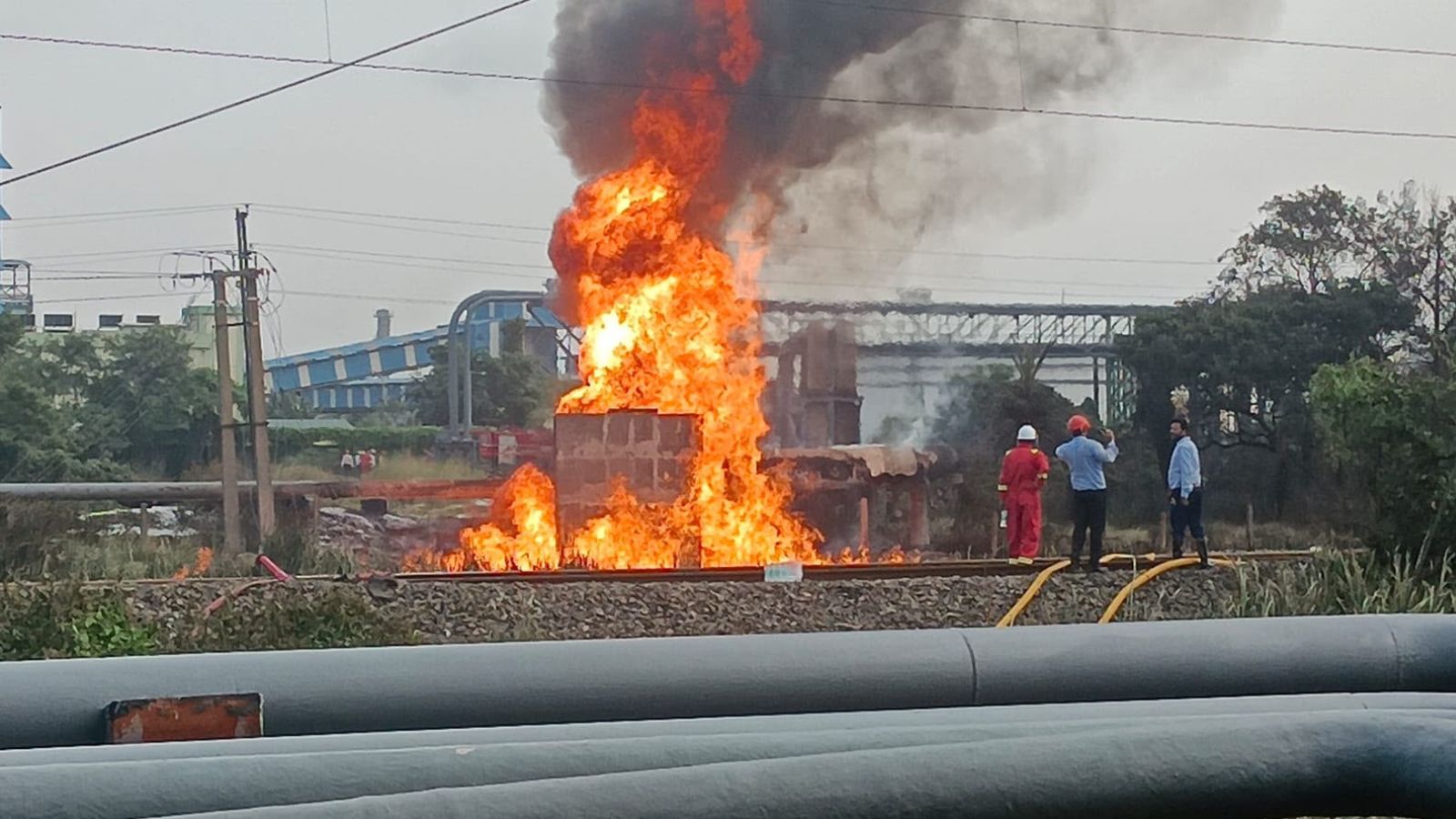 30 Injured as Naphtha Pipeline Fire Engulfs Haldia Petrochemicals Plant