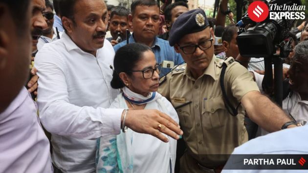 Political veterans of the Trinamool Congress were prominently present alongside Banerjee