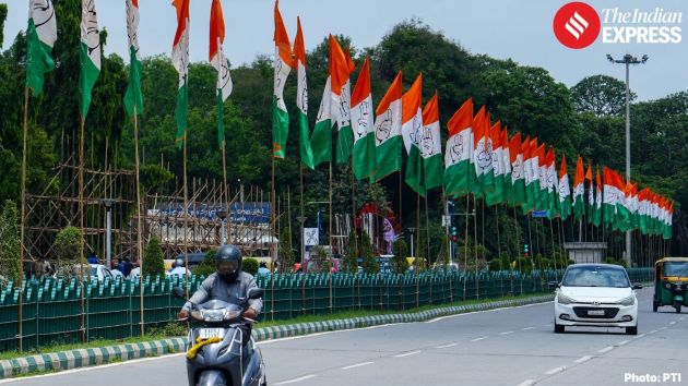 The stretch from Vidhana Soudha to Lok Bhavan has been lined with Congress flags and banner